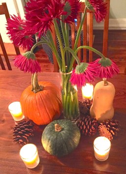 Friendsgiving Thanksgiving decorations