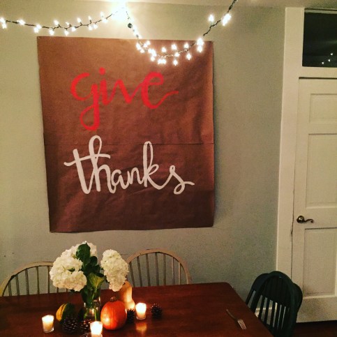 Friendsgiving Thanksgiving decorations